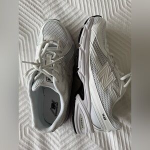BRAND NEW! New Balance 740 All White